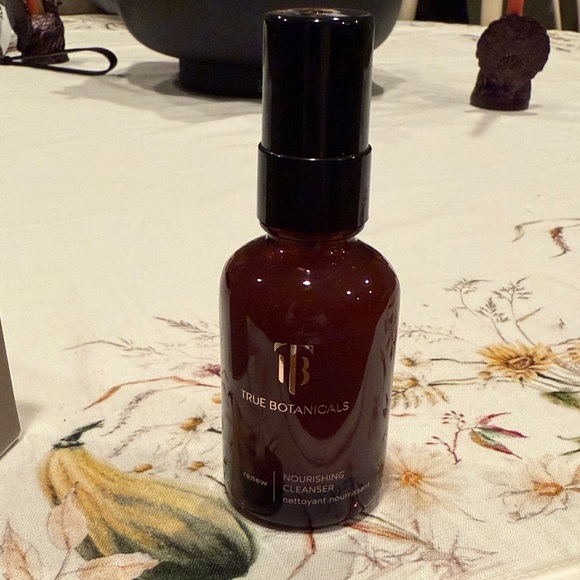 NIB 1.7 oz travel size True Botanicals Nourishing Cleanser NEVER USED - Picture 5 of 7